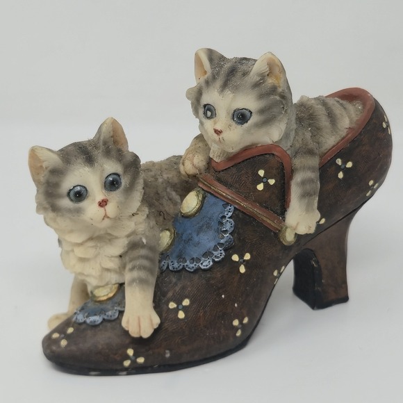 The Unbranded Brand Other - Vintage Kittens in Shoe Figurine Gray Tabby Cats High Heel Resin Decor 4"Hx5L"